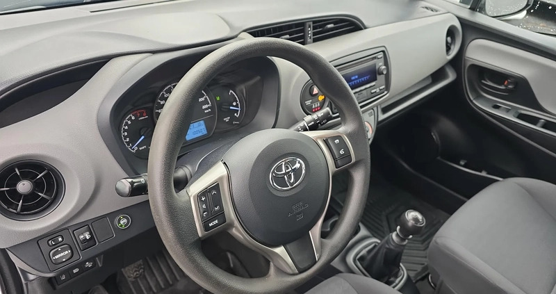 Toyota Yaris cena 47900 przebieg: 100475, rok produkcji 2019 z Miłomłyn małe 466